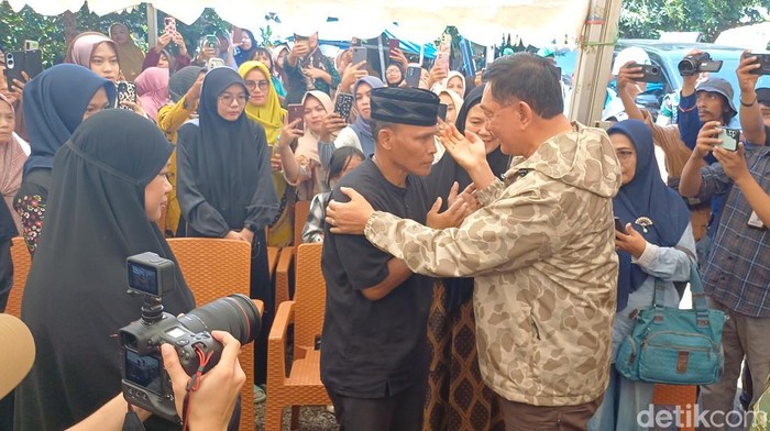Menhan Melayat ke Rumah Duka Lettu Fauzy Gugur Ditembak OPM