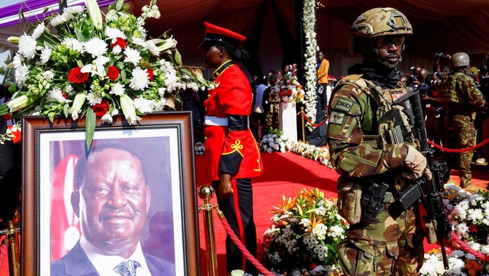 Suasana haru menyelimuti Universitas Sains dan Teknologi Jaramogi Oginga Odinga, Bondo, Kabupaten Siaya, Kenya, Minggu (19/10/2025), saat Misa pemakaman Mantan Perdana Menteri Kenya Raila Odinga digelar. REUTERS/Thomas Mukoya