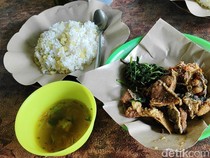 Mencicipi Nikmatnya Nasi Sela Lele Krispi Sambal Bongkot di Sangeh