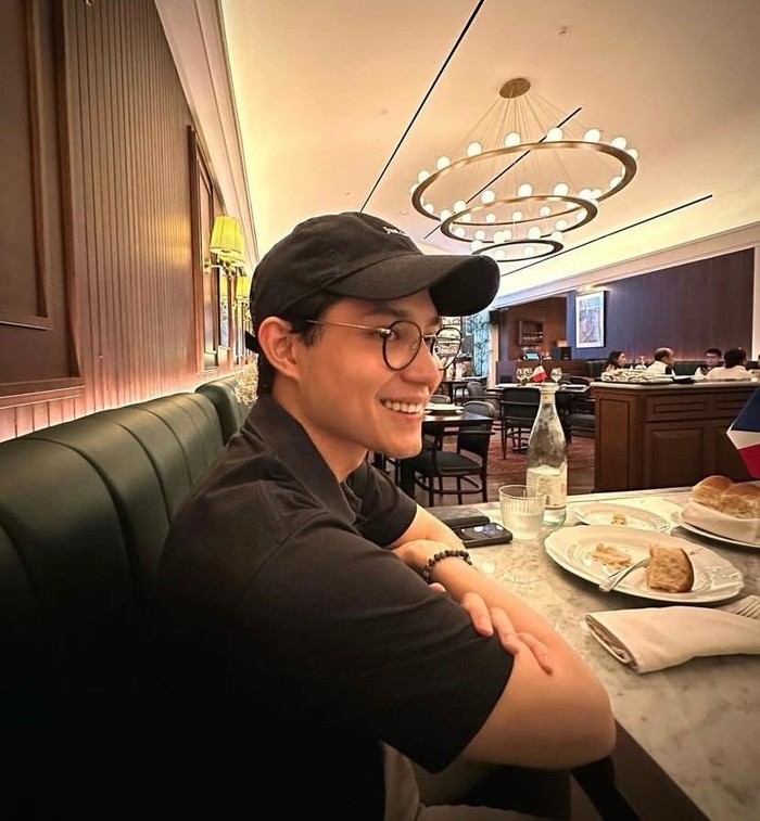 Ngiler! Teuku Rassya Cicip Beragam Jajanan di Jepang hingga London Ngiler! Teuku Rassya Cicip Beragam Jajanan di Jepang hingga London