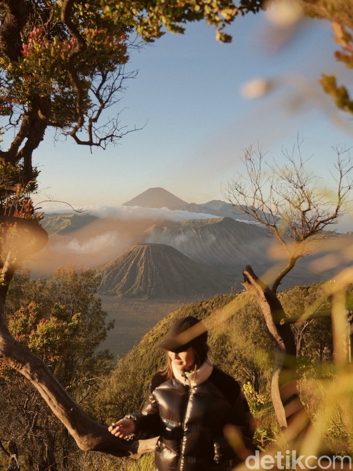 Nikita Willy dan keluarga liburan di Bromo Nikita Willy dan keluarga liburan di Bromo