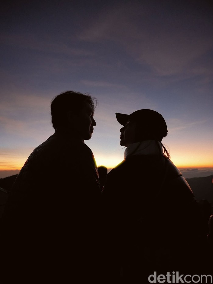 Nikita Willy dan keluarga liburan di Bromo Nikita Willy dan keluarga liburan di Bromo