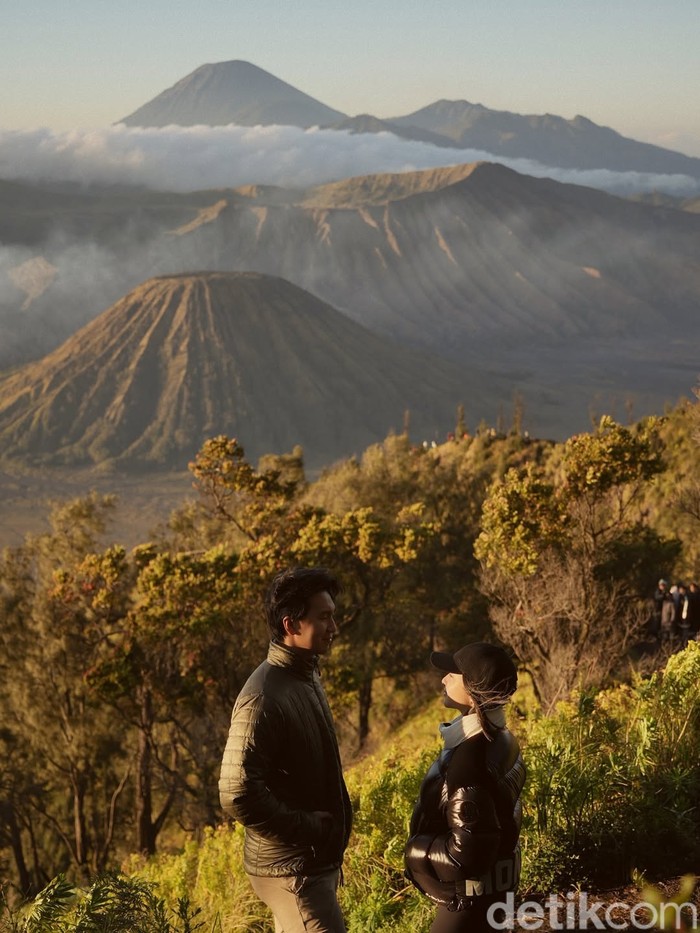 Nikita Willy dan keluarga liburan di Bromo Nikita Willy dan keluarga liburan di Bromo