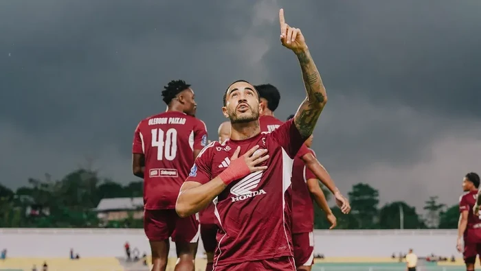 Pemain PSM Makassar Victor Luiz melakukan selebrasi usai mencetak gol ke gawang Arema FC. Pemain PSM Makassar Victor Luiz melakukan selebrasi usai mencetak gol ke gawang Arema FC.