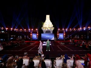 Banyuwangi Batik Festival 2025 Angkat Motif Wader Kesit di Peragaan Busana