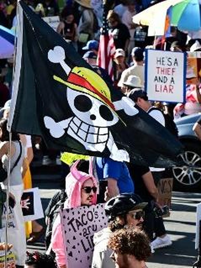 Penampakan massa demo Protesters rally during the