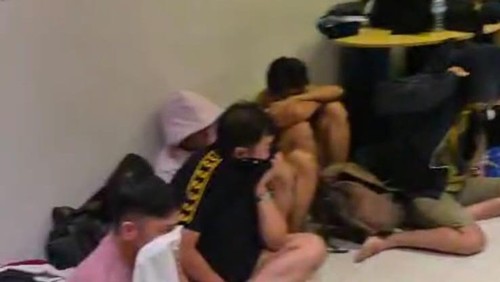 Peserta pesta gay di Hotel Surabaya tengah bugil saat digerebek