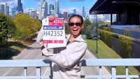 Nama Yuki Kato tengah menyita perhatian berkat prestasinya menaklukan Chicago Marathon, salah satu ajang maraton paling bergengsi di dunia. Yuki berhasil menyelesaikan lari sejauh 42,4 kilometer! Foto: Instagram yukikt