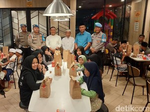 Polresta Sidoarjo Ajak 30 Anak Yatim Makan Malam Bareng & Beri Santunan