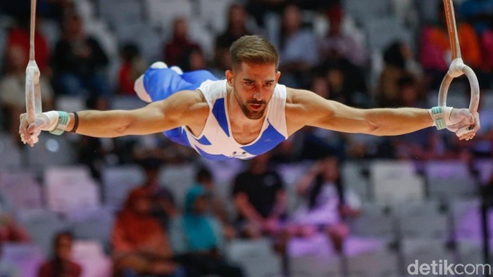 Suasana di Indonesia Arena, Gelora Bung Karno (GBK), Jakarta, tampak semarak pada hari pertama Kejuaraan Dunia Senam Artistik 2025 atau The 53rd FIG Artistic Gymnastics World Championships, Minggu (19/10/2025).