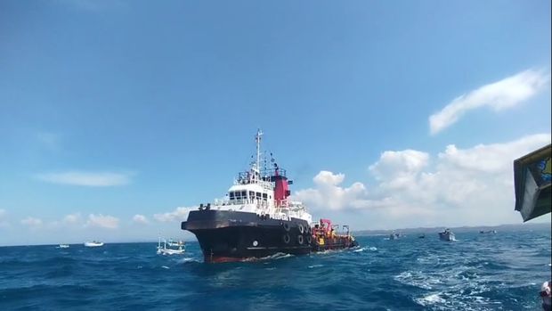 Ratusan Nelayan Ketapang Kepung Kapal Petronas di Laut Sampang