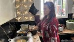 Seblak Mama Nugi Viral di Pamulang, Toppingnya Mulai dari Seribuan!