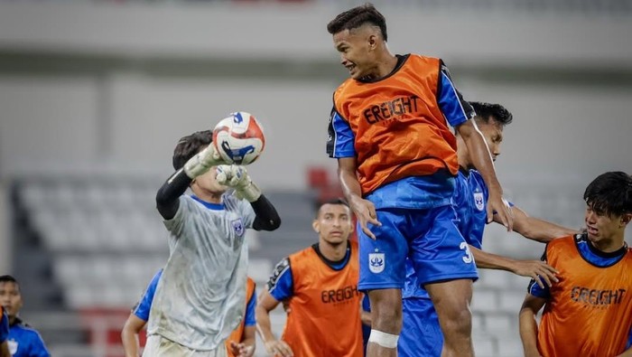 Skuad PSIS saat melakukan persiapan melawan PSS di Stadion Jatidiri Semarang. Foto diunggah Minggu (19/10/2025).