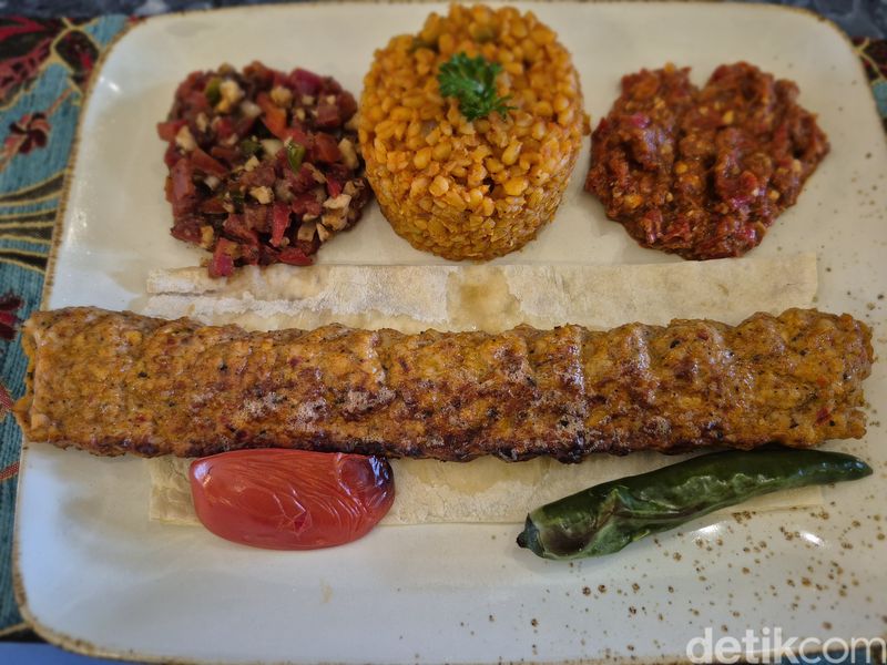 Sofra Turkish Cafe & Restaurant di CBD One Satrio, Kuningan.