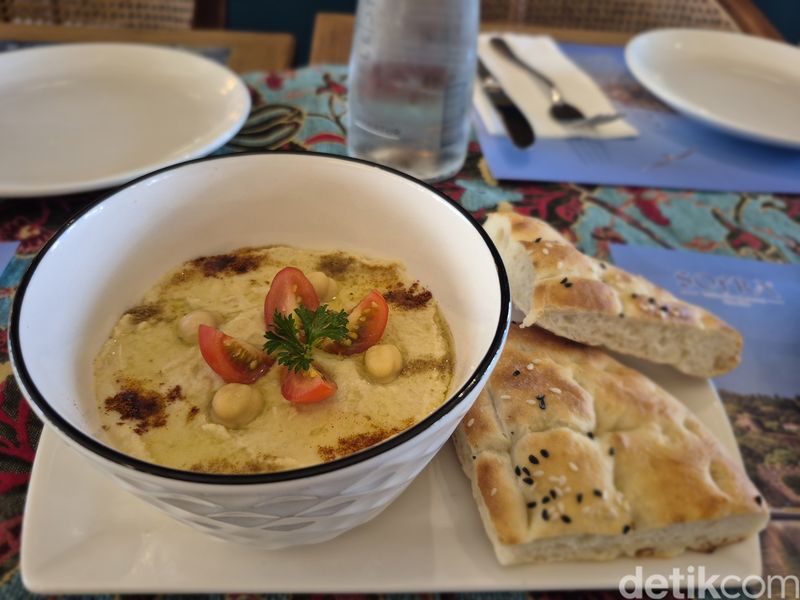 Sofra Turkish Cafe & Restaurant di CBD One Satrio, Kuningan, Jakarta Selatan.