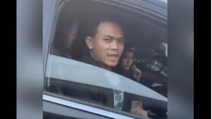 Sopir Pajero viral pakai strobo diamankan. (screenshot video viral)