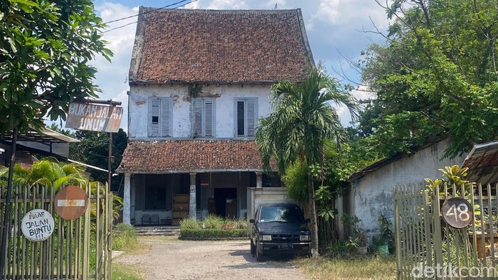 Suasana rumah tertua di Semarang yang disebut milik pejabat VOC di Kampung Kelengan Besar, Kelurahan Kembangsari, Kecamatan Semarang Tengah, Minggu (19/10/2025).
