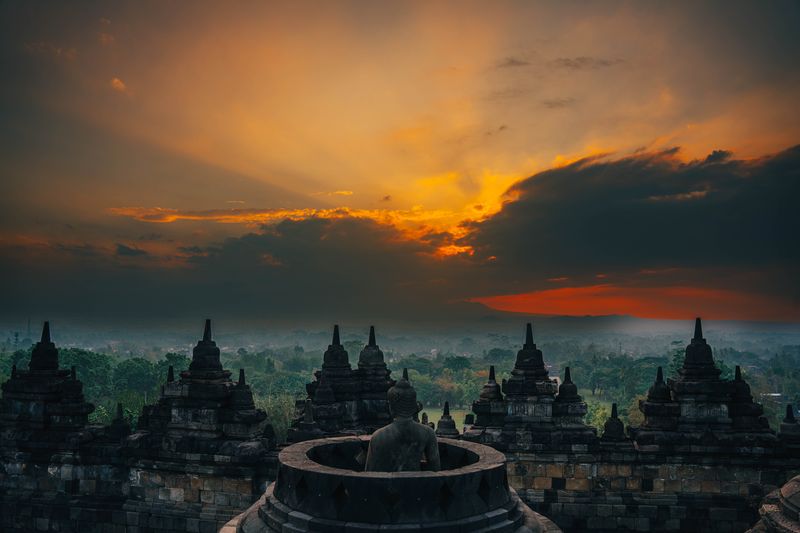 Sunrise di Candi Borobudur Sunrise di Candi Borobudur
