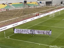 PSM Makassar Vs Arema FC, Suporter Bentangkan Spanduk Dirgahayu Mattoanging