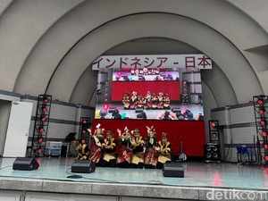 Dimotori IKM, Tarian Minang Memukau Penonton di Festival Indonesia-Jepang 2025