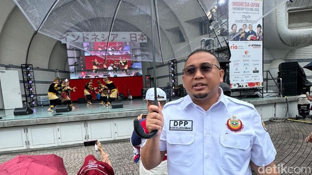 Tarian tradisional Minangkabau yang dimotori Ikatan Keluarga Minangkabau (IKM) mengisi acara Indonesia-Japan Friendship Festival (IJFF) 2025 di Tokyo Tarian tradisional Minangkabau yang dimotori Ikatan Keluarga Minangkabau (IKM) mengisi acara Indonesia-Japan Friendship Festival (IJFF) 2025 di Tokyo. (Ahmad Toriq/detikcom)