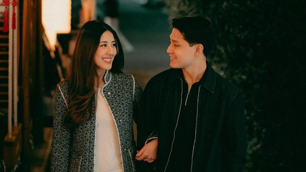 Throwback Momen Teuku Rassya Berlutut Minta Cleantha Islan Jadi Istri