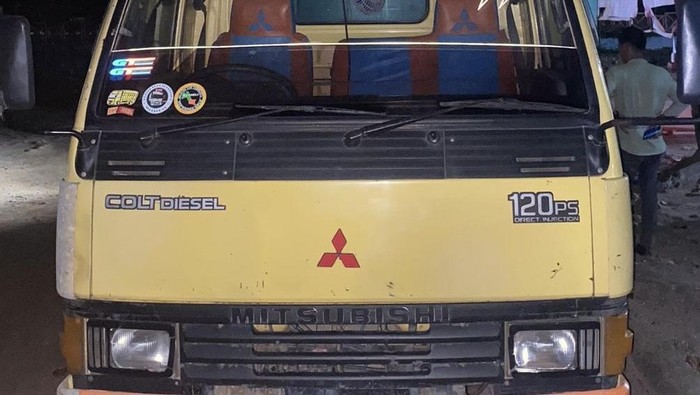 Truk yang ditabrak oleh korban.