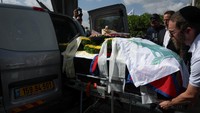 Upacara ini juga menandai penghormatan terakhir sebelum jenazah dipulangkan ke Nepal, sebagai bentuk penghargaan dan duka bagi keluarga yang ditinggalkan. REUTERS/Hannah McKay