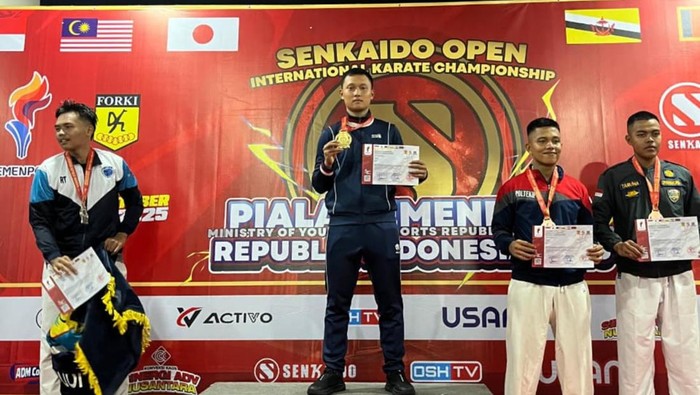 2 Personel Satuan Brimob Polda Metro Jaya meraih medali dalam kejuaraan karate Senkaido Cup Piala Kemenpora 2025.