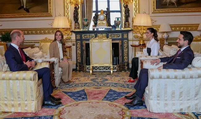 Dalam video yang dibagikan Istana Kensington di media sosial, keempat bangsawan itu terlihat akrab dan berbincang dengan hangat.  Foto: Dok. Instagram princeandprincessofwales