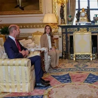 Dalam video yang dibagikan Istana Kensington di media sosial, keempat bangsawan itu terlihat akrab dan berbincang dengan hangat.  Foto: Dok. Instagram princeandprincessofwales