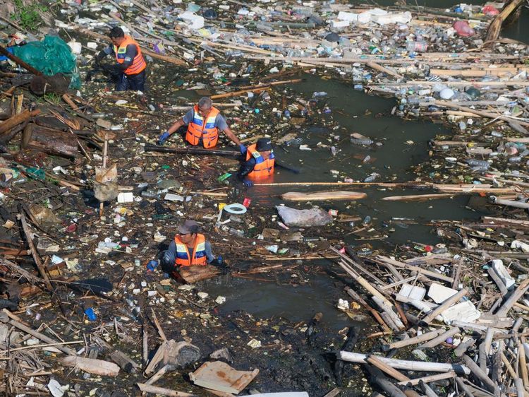 Aksi Bersih Sungai di Gianyar, Petugas dan Relawan Kompak Jaga Alam Bali
