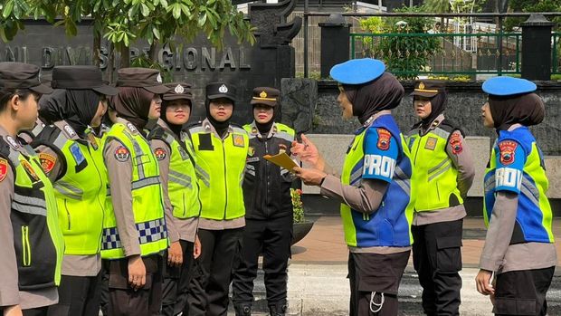 Apel kesiapan pengamanan unjuk rasa pemerintahaan Prabowo-Gibran di depan Kantor Gubernur Jateng, Senin (20/10/2025).