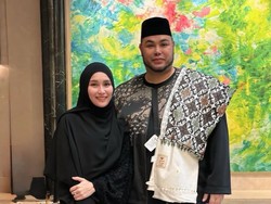 Gaya Simpel-Mewah Ayu Ting Ting Hadiri Kajian, Serba Hitam Tenteng Tas Hermes