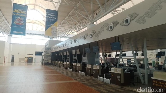 Suasana sepi di Bandara Internasional Jawa Barat (BIJB) atau Bandara Kertajati di Kabaputaen Majalengka, Sennin (20/10/2025)