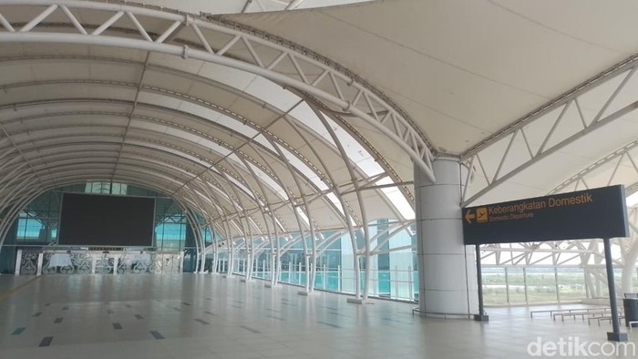 Suasana sepi di Bandara Internasional Jawa Barat (BIJB) atau Bandara Kertajati di Kabaputaen Majalengka, Sennin (20/10/2025)