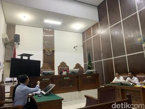 Delpedro dan Polda Metro Bacakan Replik-Duplik Praperadilan Kasus Penghasutan