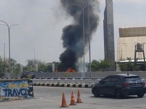 Petaka Mobil Rombongan Pengantin Terbakar di Tol Pandaan