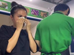 Kronologi Karina Ranau Didorong hingga Tersungkur oleh Pria di Warungnya