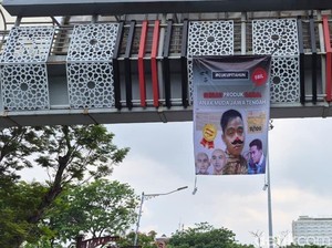 BEM Unissula Bentangkan Poster Sindir Gibran di Jembatan Penyeberangan