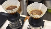Merek HARIO asal Jepang lebih dikenal sebagai produsen alat seduh kopi. Faktanya, HARIO juga punya kafe yang cabangnya ada di Jakarta. Foto: Tim detikfood
