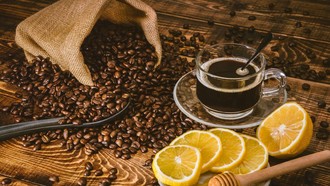 Banyak yang Coba Diet Kopi Campur Lemon, Benar Bisa Bakar Lemak?