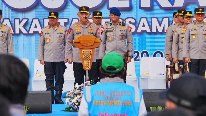Kapolri Jenderal Listyo Sigit memimpin Apel Ojol Kamtibmas di Monas, Jakarta. Ia menegaskan dukungan Polri untuk ojol sebagai penggerak ekonomi dan keamanan. (dok Istimewa)