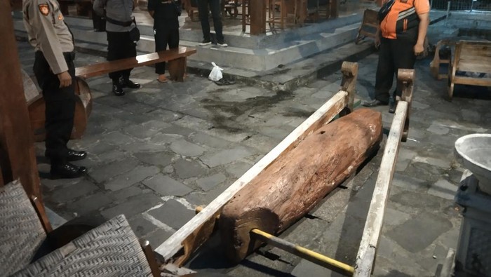 Kecelakaan di Kulon Progo TKP Kentungan roboh menewaskan bocah enam tahun di Kulon Progo, DIY, Minggu (19/10/2025).