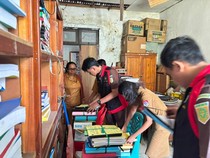 Selidiki Korupsi Peningkatan Jalan, Kejari Lembata Geledah 3 Kantor