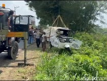 Video: Kendaraan Logistik Pengangkut MBG Masuk Jurang di Tasikmalaya
