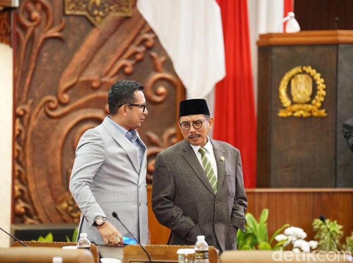 Ketua DPRD Jatim Musyafak Rouf