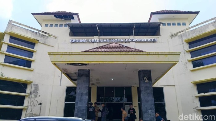 Gedung Kesenian Tasikmalaya Terasa Sauna, Diky Chandra Minta Maaf
