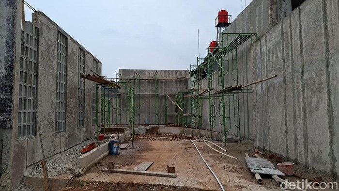 Konflik Antara Balboa Estate dan Pondok HIjau Terjadi konflik yang melibatkan pengembang perumahan Balboa Estate dan warga Pondok Hijau di Ciputat, Tangsel. Masalah dipicu karena tidak ada izin ke warga untuk membangun jembatan dan menggunakan akses masuk dari jalan Pondok HIjau.