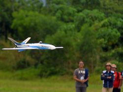 Langit Padang Ramai, 87 Tim Adu Canggih di Kontes Robot Terbang 2025